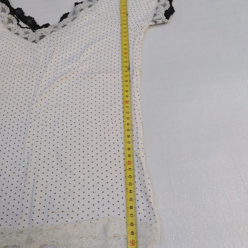 White polka dot top like new with lace details, size S