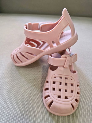 Waikiki girls' summer sandals size 22 used