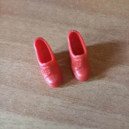 Barbie and Kelly doll set Giggles n Swing set Mattel shoes like new