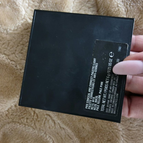 Mac concealer palette light used