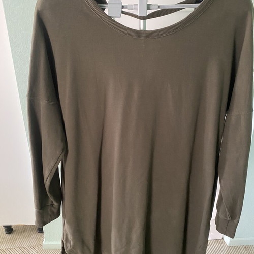 Long blouse like new, size M, green