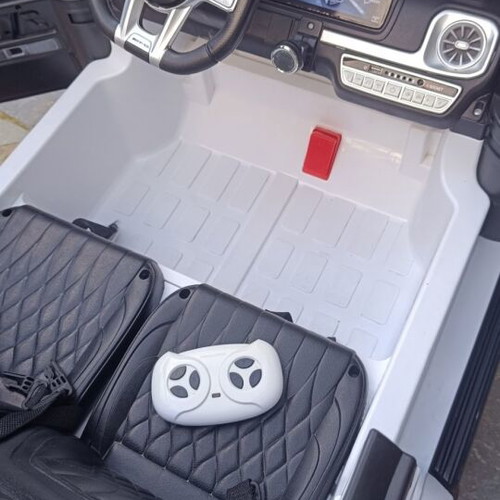Scorpion Mercedes Benz kids car used with remote and charger