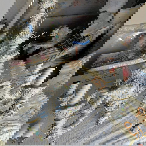 Πολύφωρο ιταλικής πορσελάνης ροκοκό μεταχειρισμένο με ανάγλυφα λουλούδια