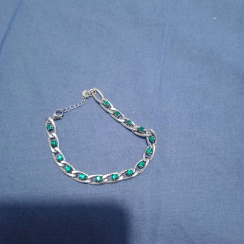 Necklace with rubies like new, adjustable, green and silver