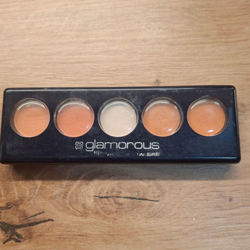 Glamorous eyeshadow new