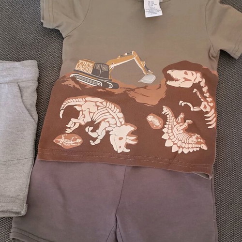 Set of 2 shorts and t-shirt 18-24 months like new