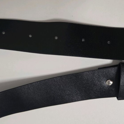 Nina Kendosa belt simple black like new, unworn