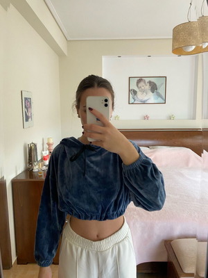 Velvet sweatshirt like new, Greek production
