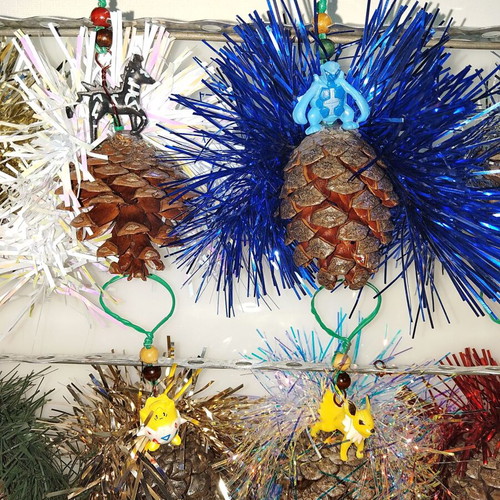 Christmas pinecone ornaments new, set of 12