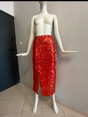 Women's skirt new, red with beautiful design