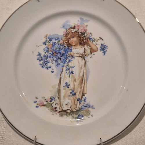 Crown Chester porcelain decorative plate new