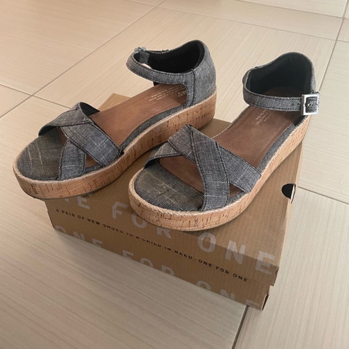 Toms women's sandals like new, size 38.5, black and white