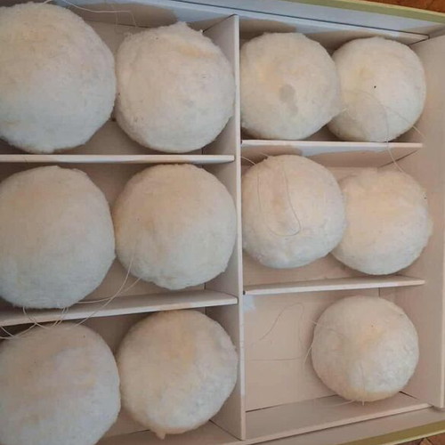 Set of 11 white cotton texture balls like new