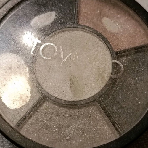 Tuoko eyeshadow palette used, 6 shimmering shades from 1991