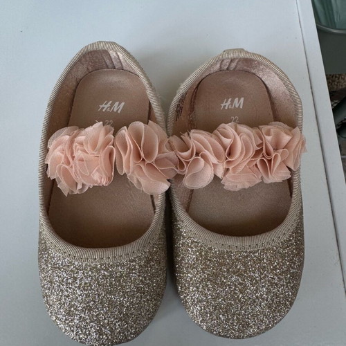 Glitter baby shoes size 22 like new, pink gold
