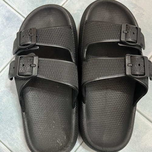Slippers size 39 black like new, very comfortable
