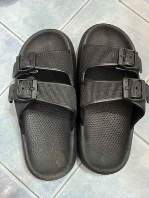 Slippers size 39 black like new, very comfortable