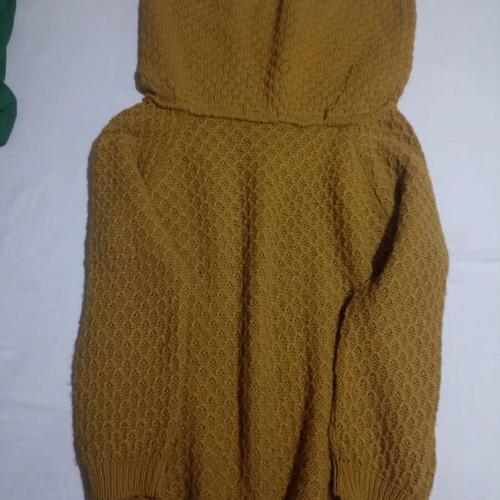 Knitted sweater used L ochre with rich collar