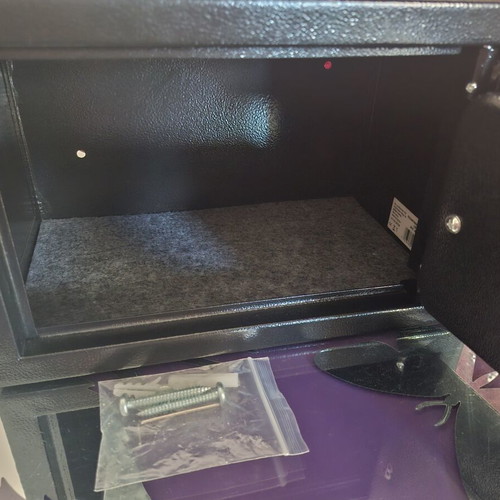 Safe unused, excellent condition, dimensions H20 W31 D20 cm