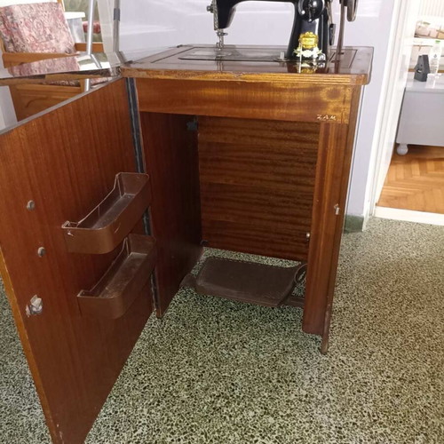 Mercedes sewing machine used, functional and in good condition