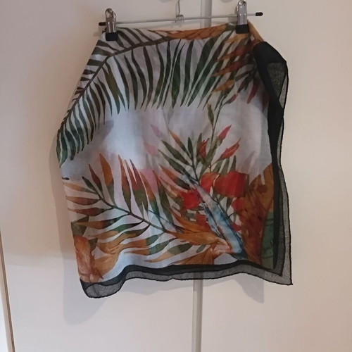 Scarf tropical floral print with black border like new