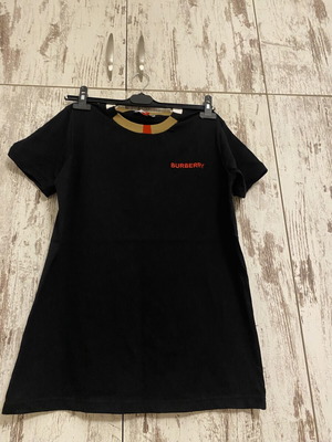 Burberry black T-shirt size M with icon stripe collar, like new