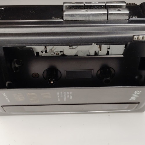 SANYO M1118 Cassette Walkman used, slow motion playback, needs service