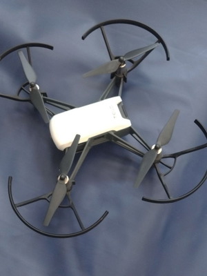 Drone Ryze Tello DJI σαν καινούργιο με κάμερα 720p HD και προστατευτικά ελίκων