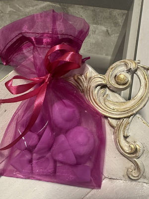 Wax melts made of plant-based wax with coconut scent