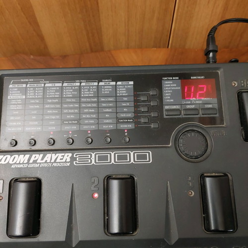 Zoom Player 3000 multi-effects pedal for electric guitar and bass like new