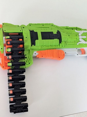 Nerf Zombie Strike Ripchain σαν καινούργιο με 15 darts