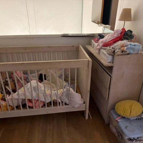 Baby crib and changing table with drawer like new, wooden Lifetime