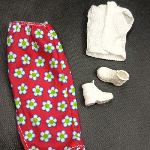 Skirt, top and shoes for fashion dolls