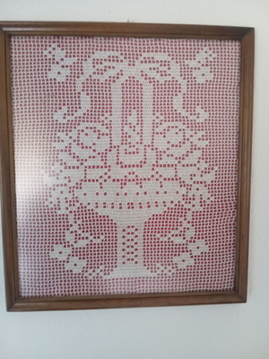 Crocheted framed art set like new, three sizes