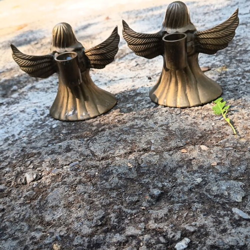 Vintage brass angel figurine like new, decorative