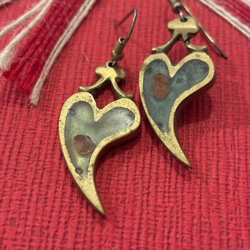 Bronze earrings used with heart-shaped semi-precious stones
