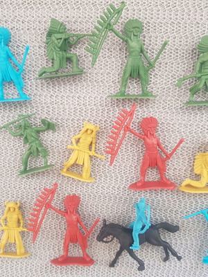 Plastic Indian Toy Soldiers used, pack of 12, 1990s