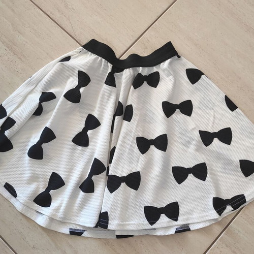 Girl's skirt with bows like new, size 12 years, black and white