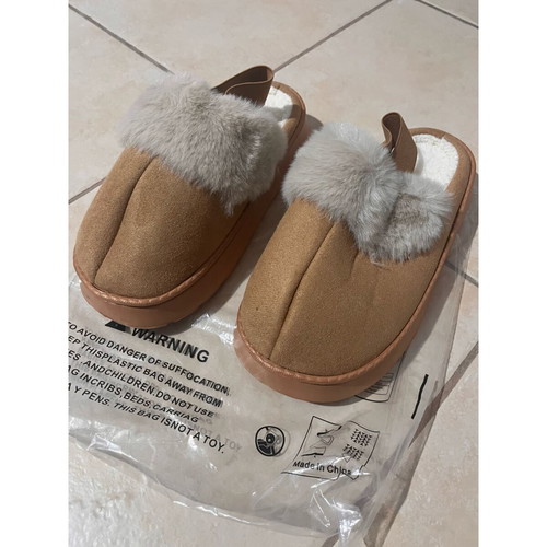 Beige outdoor fuzzy slippers, size 37