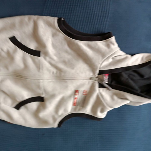 Sleeveless jacket 5Y-110cm gray like new