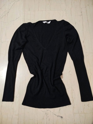Pull & Bear black elastic blouse with V neckline like new