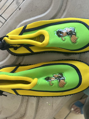Bath shoes size 32 new, green and yellow