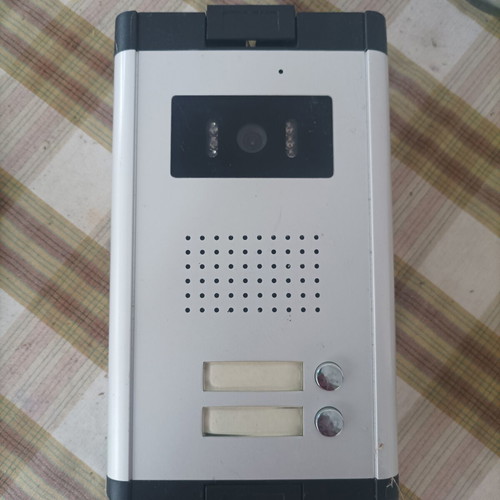Video door phone external unit with 2 internal units
