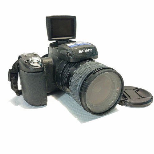 Sony Cyber-shot DSC-R1 camera with Carl Zeiss Vario-Sonnar T lens used