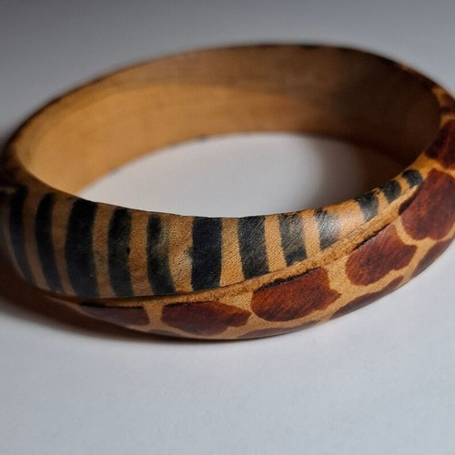 Women's wooden bracelet used with striped and leopard patterns