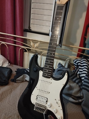 Πωλείτε κιθάρα ηλεκτρική Fender