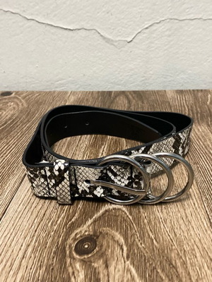 Belt in animal print like new, black and white