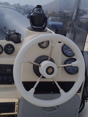 Σκάφος μεταχειρισμένο, δίχρονος κινητήρας, 90 HP, πλαστικό, άσπρο, 5 μ.