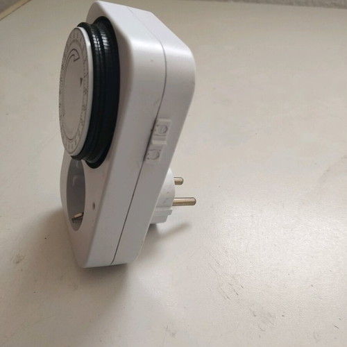 Socket with timer new