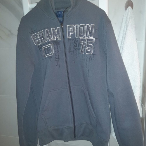 Men's clothes pack like new, medium and large sizes, colorful